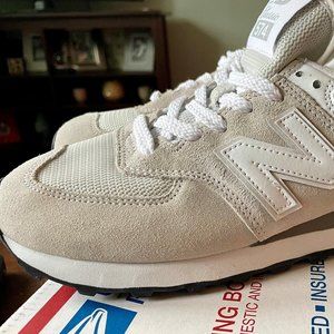 NWOB Women's New Balance 574, sz 8.5, Beige/Grey athletic/walking sneaker